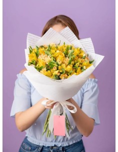 6 Rosas y Clavellina + Follajes 💝